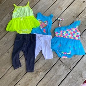 6-9 month baby girl outfits. 3 outfits and an extra bottom.